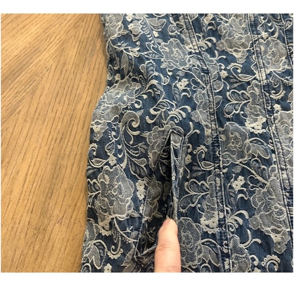 Chicos blue denim jacket with white flowers size 1 - Picture 4 of 8